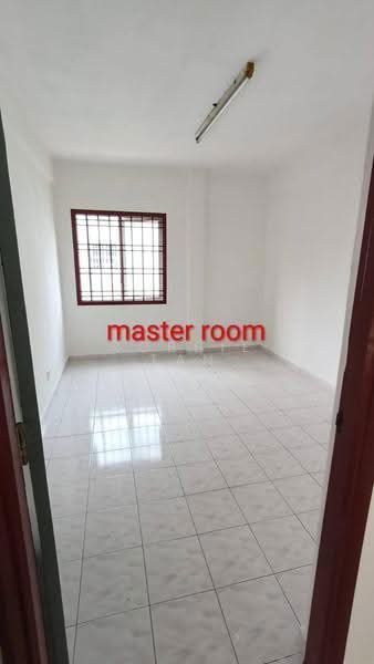 Pangsapuri untuk Dijual di Sri Intan - Robbie Tan - Master Bedroom - PropertyGuru.com.my