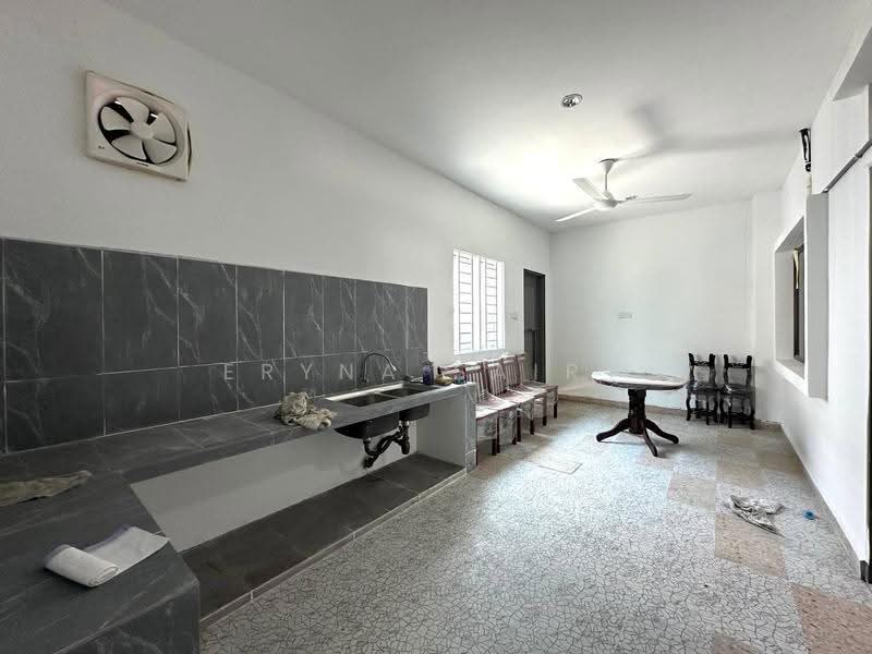Terraced House for Sale in Alam Sari (Bangi) - Eryna Sairy - Kitchen - PropertyGuru.com.my