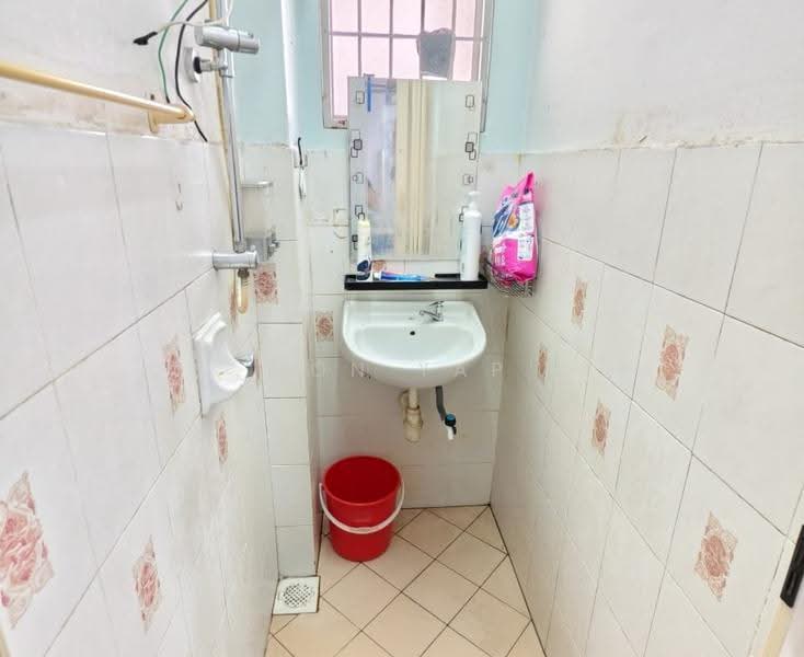 Pangsapuri untuk Dijual di Aman Dua - Ron Yap - Bathroom - PropertyGuru.com.my