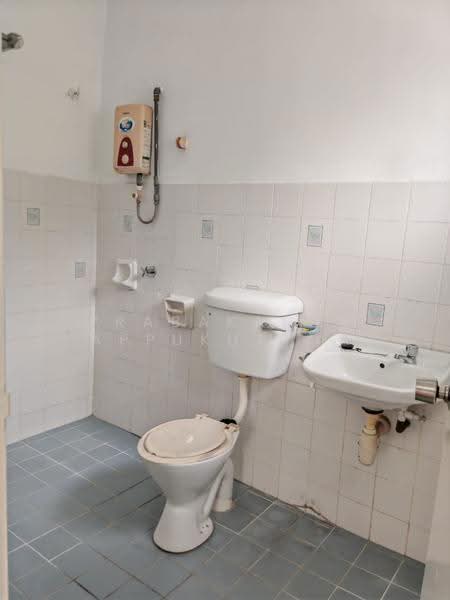 Rumah Teres untuk Dijual di Bandar Country Homes (Rawang) - Prabakaran Appukutthy - Bathroom - PropertyGuru.com.my