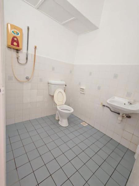 Rumah Teres untuk Dijual di Bandar Country Homes (Rawang) - Prabakaran Appukutthy - Bathroom - PropertyGuru.com.my