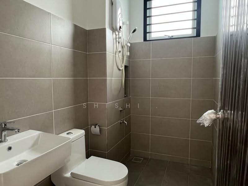 Rumah Teres untuk Disewa di Bandar Putra Kulai (Kulai) - Shishi . - Bathroom - PropertyGuru.com.my