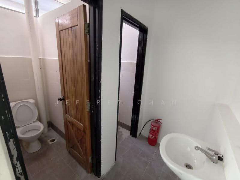 Shop / Office for Rent in Bay Avenue (Bayan Lepas) - Jeffrey Chan - Bathroom - PropertyGuru.com.my