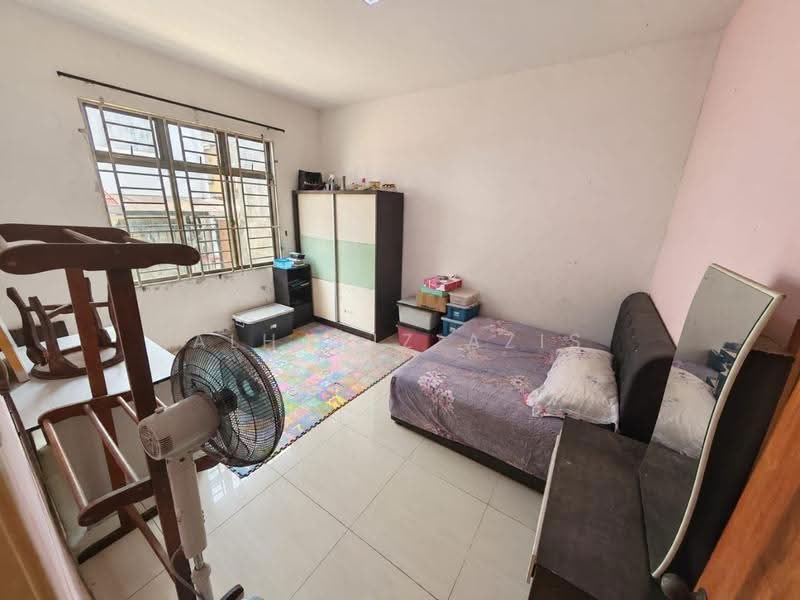 Rumah Berkembar untuk Dijual di Taman Saujana (Kluang) - ALHAFIZ AZIS - Bedroom - PropertyGuru.com.my