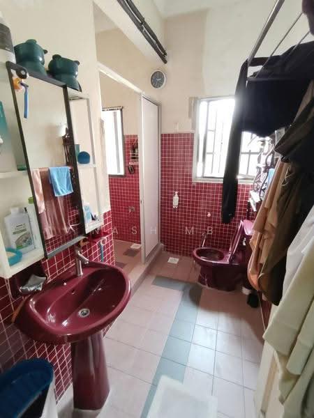 Semi-Detached House for Sale in Taman Kolam Air (Johor Bahru) - NasH MB - Bathroom - PropertyGuru.com.my