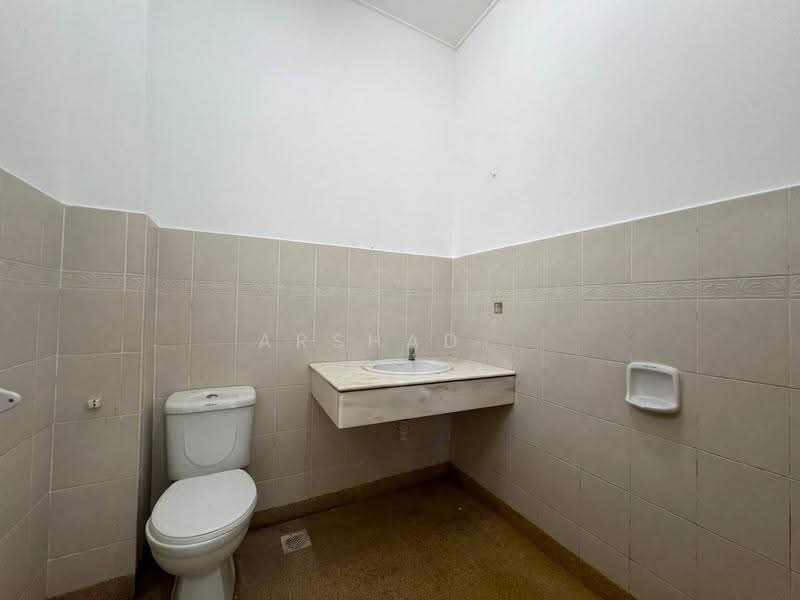 2-storey Terraced House for Sale in Taman Kempas Indah (Tebrau) - Arshad . - Bathroom - PropertyGuru.com.my