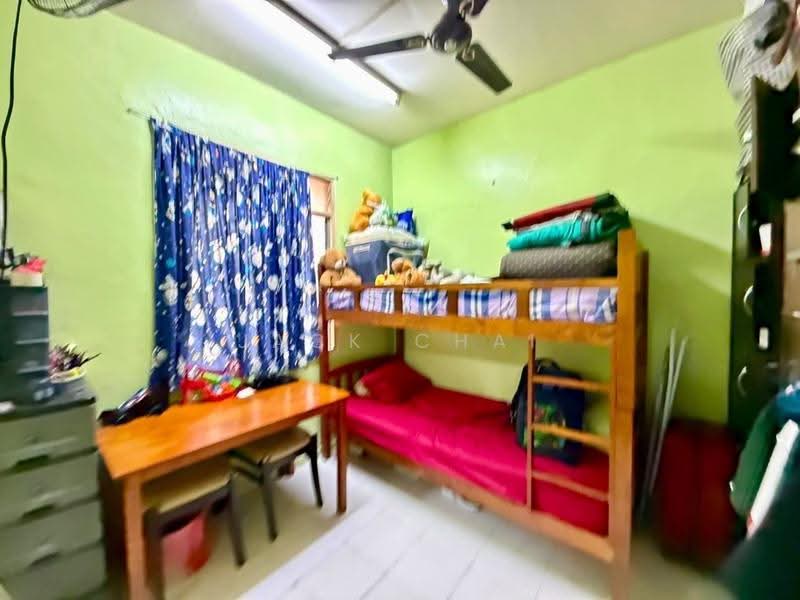 Pangsapuri untuk Dijual di Sri Awana Townhouse - Jack Chai - Bedroom - PropertyGuru.com.my