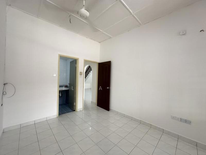 Rumah Teres 1.5-Tingkat untuk Disewa di Taman Perling (Perling) - Elena Lye - PropertyGuru.com.my