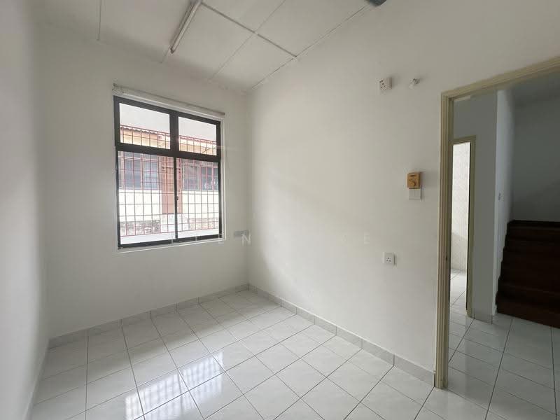 Rumah Teres 1.5-Tingkat untuk Disewa di Taman Perling (Perling) - Elena Lye - PropertyGuru.com.my