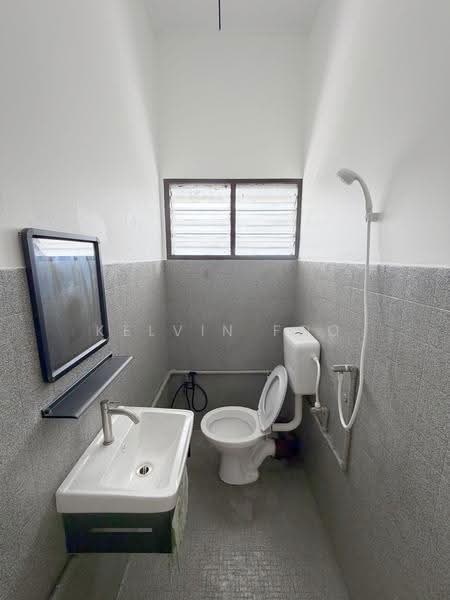 Semi-Detached House for Sale in Taman Rethna (Teluk Intan) - Kelvin Foo - Bathroom - PropertyGuru.com.my