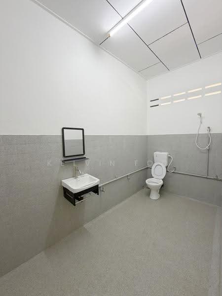 Semi-Detached House for Sale in Taman Rethna (Teluk Intan) - Kelvin Foo - Bathroom - PropertyGuru.com.my