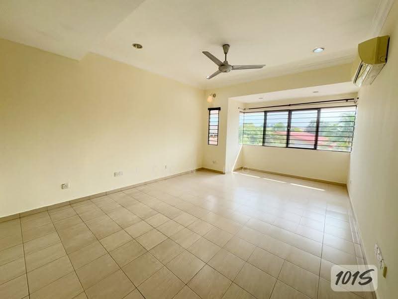 2-storey Terraced House for Sale in Klang (Selangor) - Leon Ng - Living Room - PropertyGuru.com.my