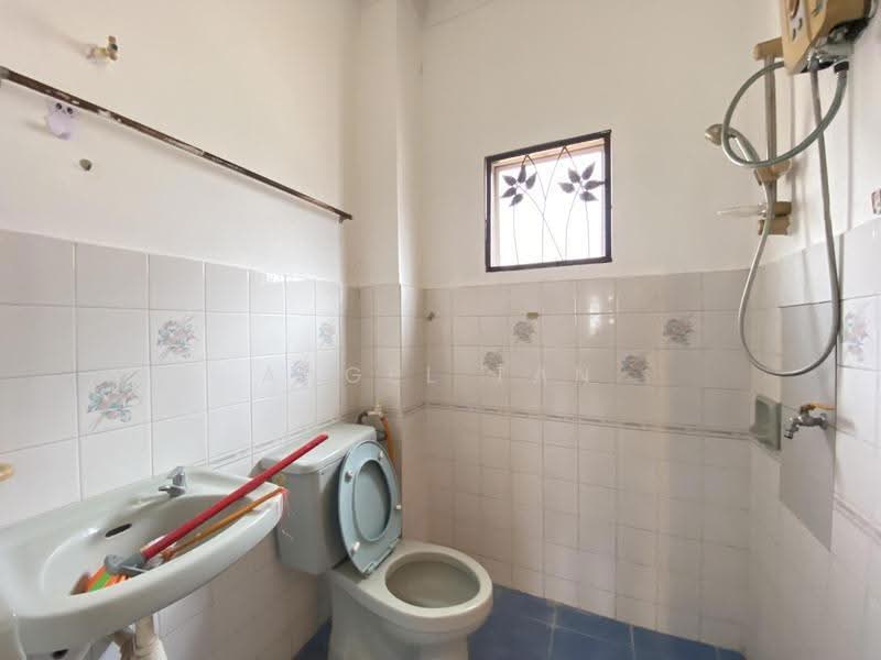 2-storey Terraced House for Sale in BANDAR PUCHONG JAYA (Puchong) - Angel Tan - Bathroom - PropertyGuru.com.my