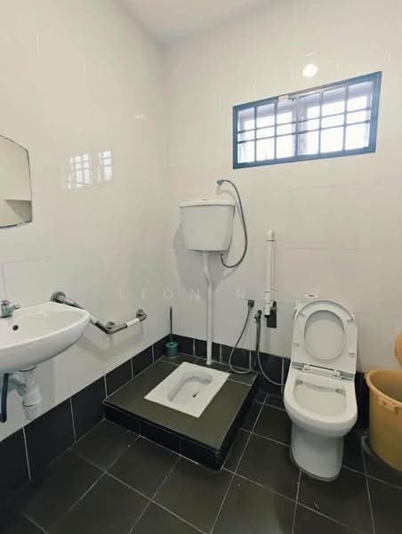 Rumah Berkembar untuk Dijual di Taman Eng Ann (Klang) - Leon Ng - Bathroom - PropertyGuru.com.my