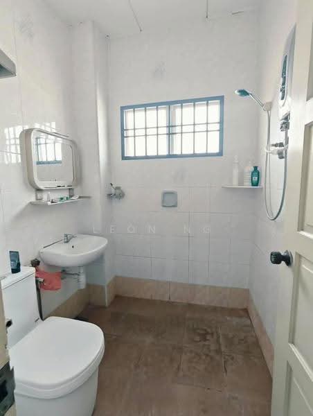 Rumah Berkembar untuk Dijual di Taman Eng Ann (Klang) - Leon Ng - Bathroom - PropertyGuru.com.my