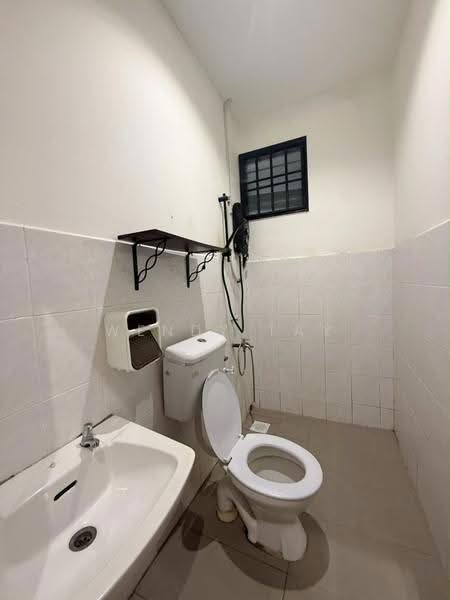 Rumah Teres untuk Disewa di Taman Putri Kulai (Kulai) - Wendy Tay - Bathroom - PropertyGuru.com.my