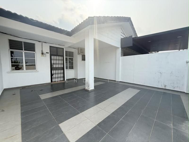 Rumah Teres untuk Disewa di Taman Putri Kulai (Kulai) - Wendy Tay - Exterior - PropertyGuru.com.my