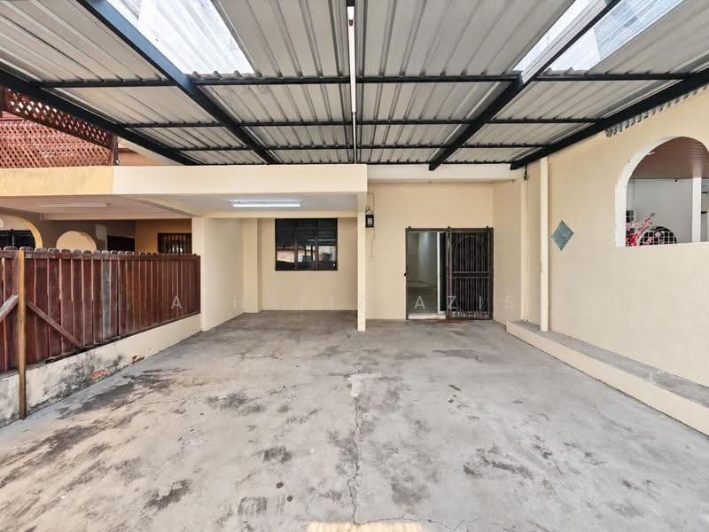 Rumah Teres untuk Dijual di Taman Bukit Pasir (Batu Pahat) - ALHAFIZ AZIS - Car Park - PropertyGuru.com.my