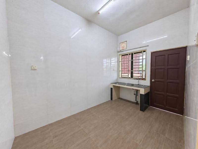 Rumah Teres untuk Dijual di Taman Bukit Pasir (Batu Pahat) - ALHAFIZ AZIS - Kitchen - PropertyGuru.com.my