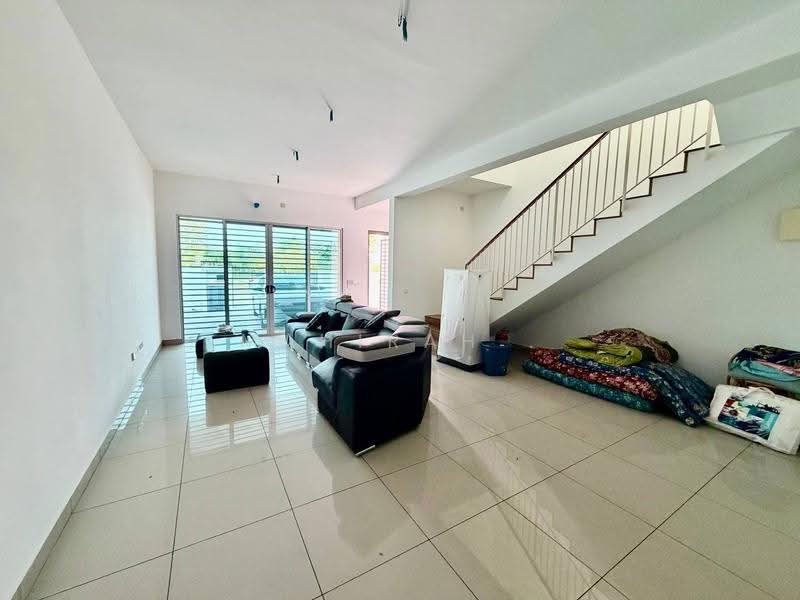 Rumah Teres 2-Tingkat untuk Dijual di Taman Sepang (Sepang) - Mahirah . - Living Room - PropertyGuru.com.my
