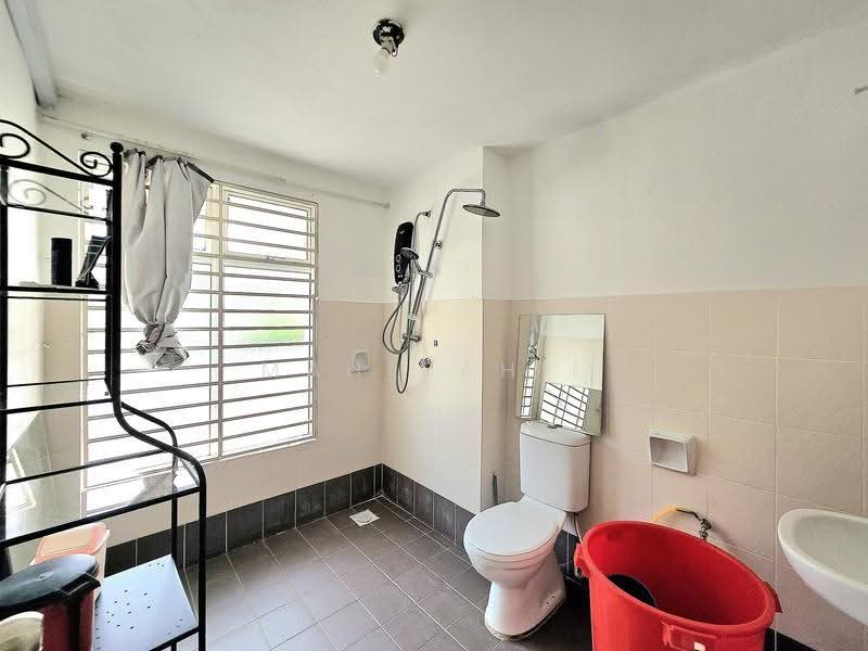 2-storey Terraced House for Sale in Bandar Baru Bangi (Selangor) - Mahirah . - Bathroom - PropertyGuru.com.my