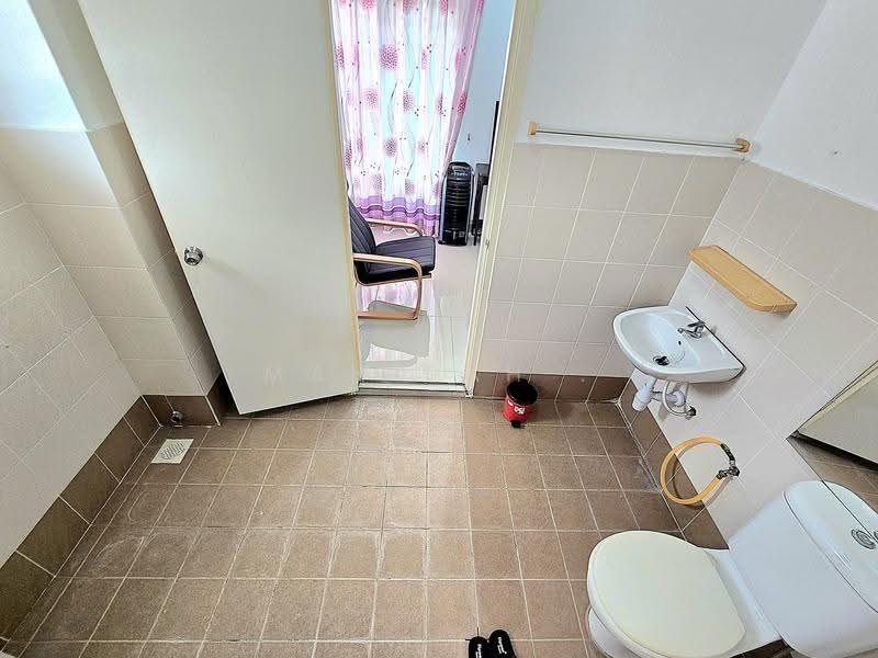 2-storey Terraced House for Sale in Bandar Baru Bangi (Selangor) - Mahirah . - Bathroom - PropertyGuru.com.my