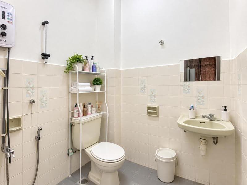 2-storey Terraced House for Sale in BANDAR PUCHONG JAYA (Puchong) - Angel Tan - Bathroom - PropertyGuru.com.my