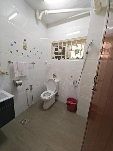 Flat for Sale at Perumahan Awam Seri Pulau Pinang - RL Han - Bathroom - PropertyGuru.com.my