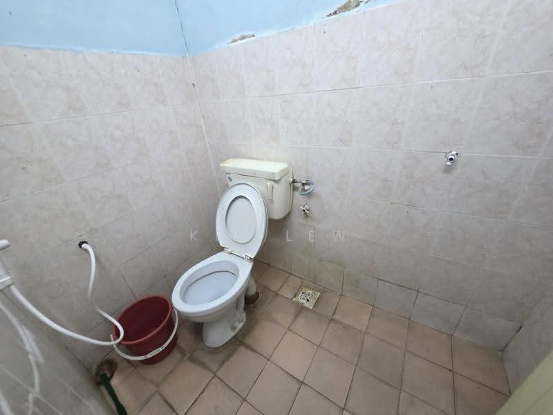 Kedai untuk Disewa di Taman Orkid (Cheras) - Ken Lew - Bathroom - PropertyGuru.com.my