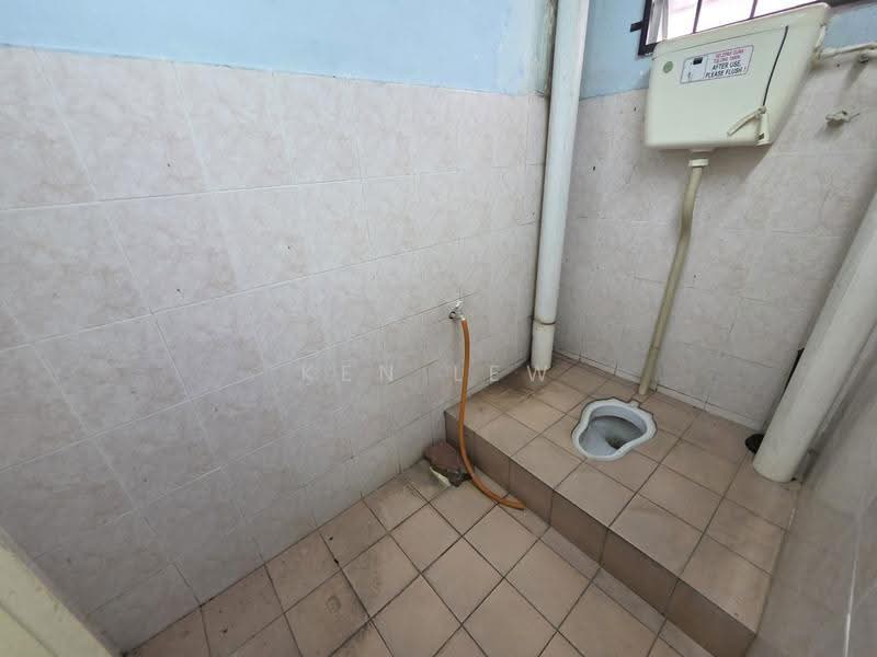 Kedai untuk Disewa di Taman Orkid (Cheras) - Ken Lew - Bathroom - PropertyGuru.com.my