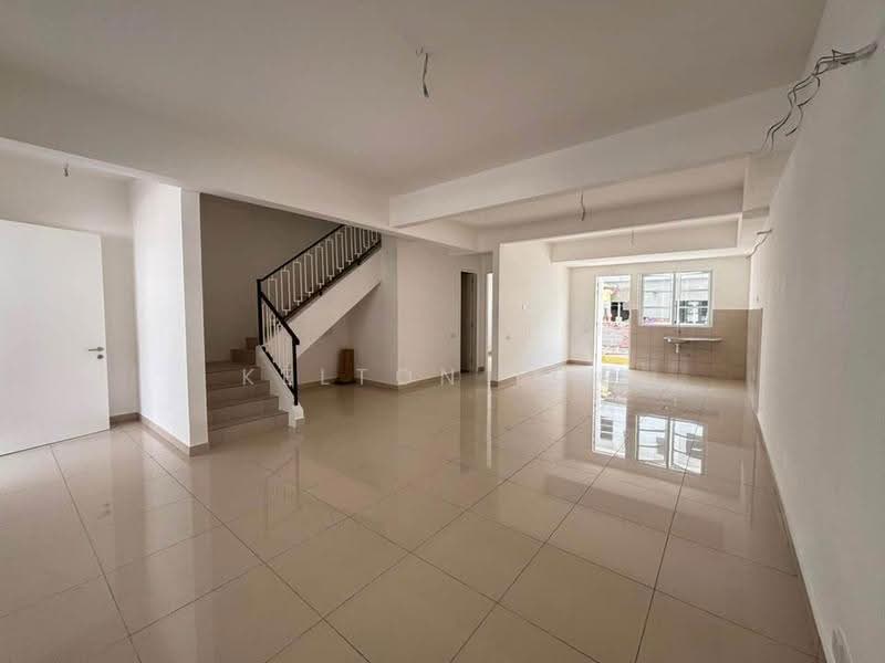 Rumah Teres 2-Tingkat untuk Dijual di Bandar Country Homes (Rawang) - Kelton Foo - Living Room - PropertyGuru.com.my