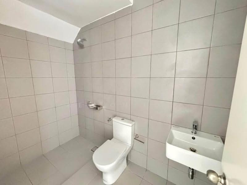 Rumah Teres 2-Tingkat untuk Dijual di Bandar Country Homes (Rawang) - Kelton Foo - Bathroom - PropertyGuru.com.my