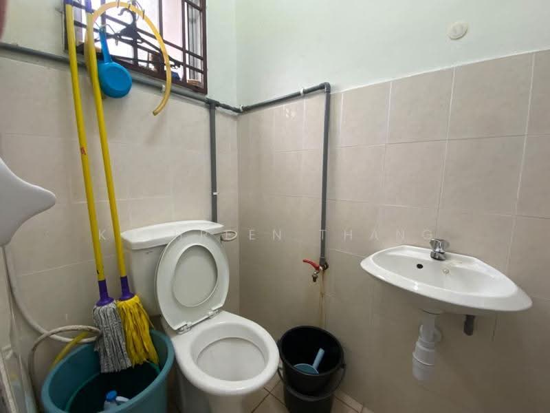 Rumah Teres 2-Tingkat untuk Disewa di Taman Bukit Permata (Selayang) - Kathreen Thang - Bathroom - PropertyGuru.com.my