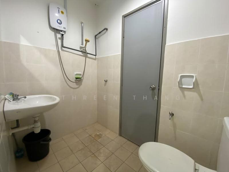 Rumah Teres 2-Tingkat untuk Disewa di Taman Bukit Permata (Selayang) - Kathreen Thang - Bathroom - PropertyGuru.com.my