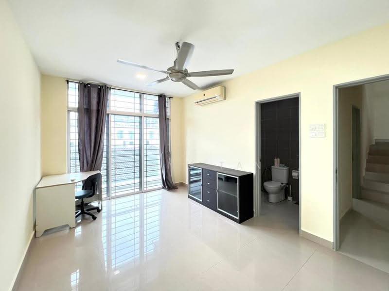 Townhouse for Sale in Petaling Jaya (Selangor) - Keanu Tan - Living Room - PropertyGuru.com.my