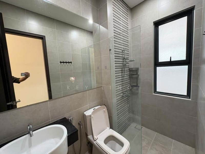 Semi-Detached House for Rent in Taman Taynton View (Cheras) - Key Ling - Bathroom - PropertyGuru.com.my