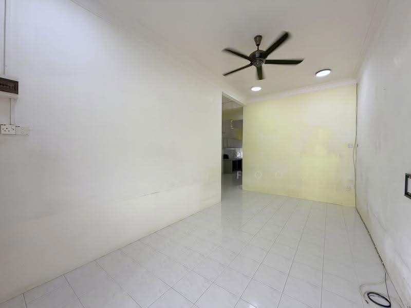 1-storey Terraced House for Sale in Taman Jelawat (Teluk Intan) - Kelvin Foo - Living Room - PropertyGuru.com.my