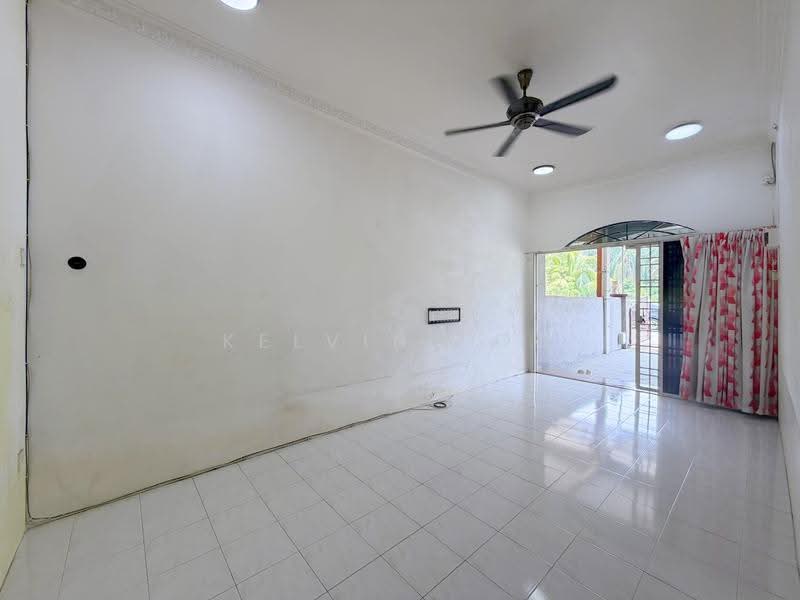 1-storey Terraced House for Sale in Taman Jelawat (Teluk Intan) - Kelvin Foo - Living Room - PropertyGuru.com.my