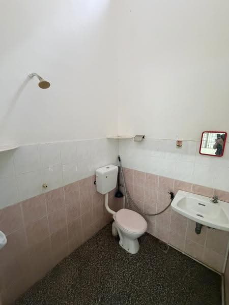 1-storey Terraced House for Sale in Taman Jelawat (Teluk Intan) - Kelvin Foo - Bathroom - PropertyGuru.com.my
