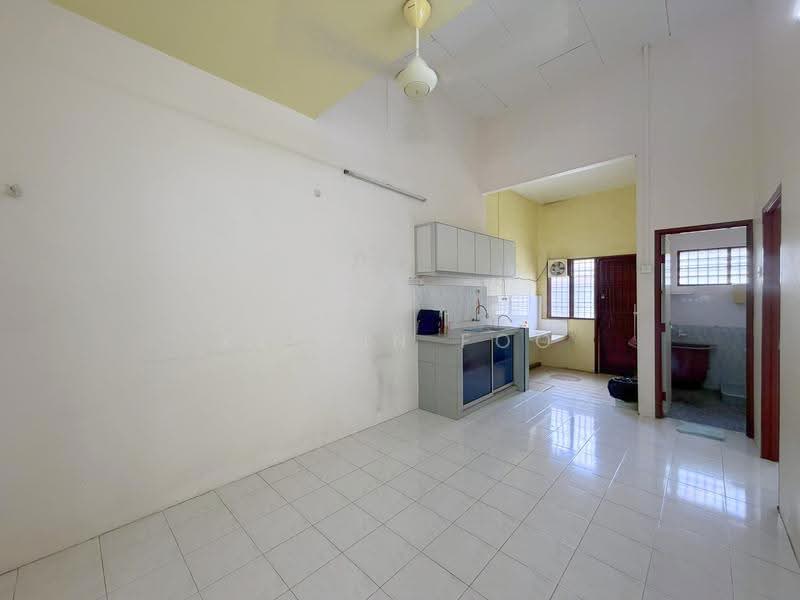 1-storey Terraced House for Sale in Taman Jelawat (Teluk Intan) - Kelvin Foo - Kitchen - PropertyGuru.com.my