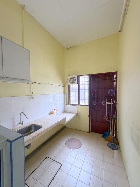 1-storey Terraced House for Sale in Taman Jelawat (Teluk Intan) - Kelvin Foo - Kitchen - PropertyGuru.com.my