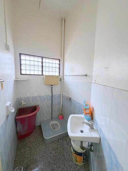 1-storey Terraced House for Sale in Taman Jelawat (Teluk Intan) - Kelvin Foo - Bathroom - PropertyGuru.com.my
