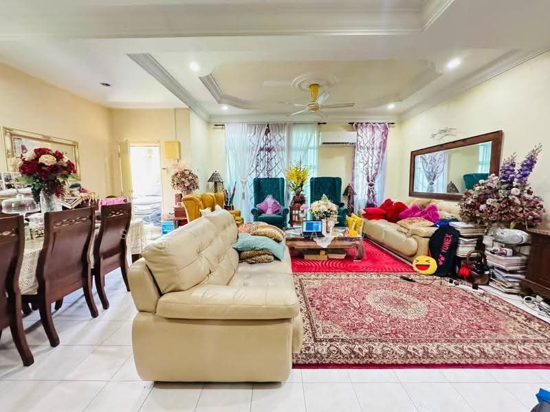 Cluster House for Sale in Alam Suria (Puncak Alam) - Shiqin Saidin - Living Room - PropertyGuru.com.my