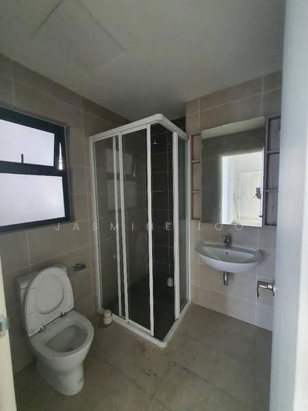 Kondominium untuk Dijual di Lakeville Residence - Jasmine Loo - Bathroom - PropertyGuru.com.my