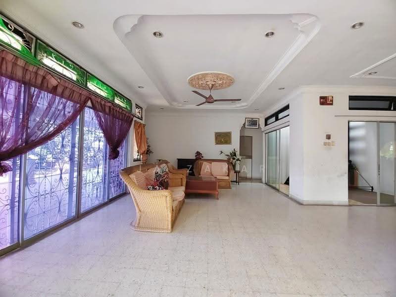 Bungalow House untuk Dijual di Taman Paroi Jaya (Paroi) - Deeja Zakaria - Living Room - PropertyGuru.com.my