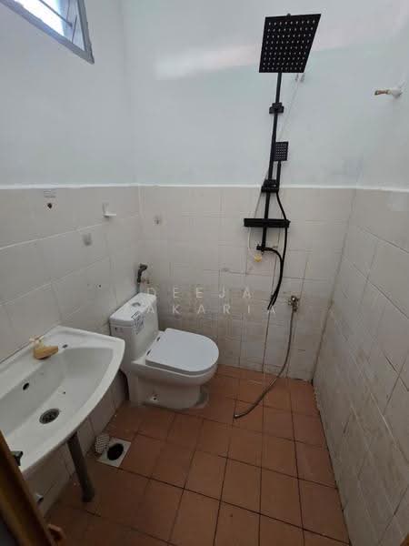 Terraced House for Sale in Taman Intan Perdana (Si Rusa) - Deeja Zakaria - Bathroom - PropertyGuru.com.my