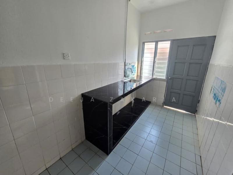 Terraced House for Sale in Taman Intan Perdana (Si Rusa) - Deeja Zakaria - Kitchen - PropertyGuru.com.my