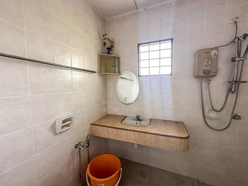 2-storey Terraced House for Sale in Kajang (Selangor) - Ahmad Ikhwan Arif - Bathroom - PropertyGuru.com.my
