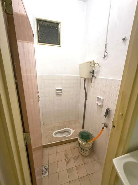 Rumah Teres 1-Tingkat untuk Disewa di Taman Molek (Johor Bahru) - Calvin Lee - Bathroom - PropertyGuru.com.my
