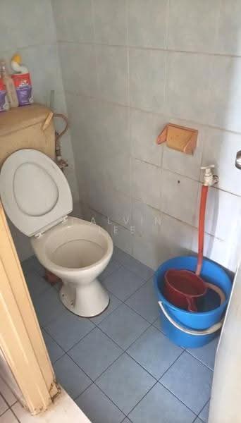 Rumah Flat untuk Dijual di Setia Indah Flat - Calvin Lee - Bathroom - PropertyGuru.com.my